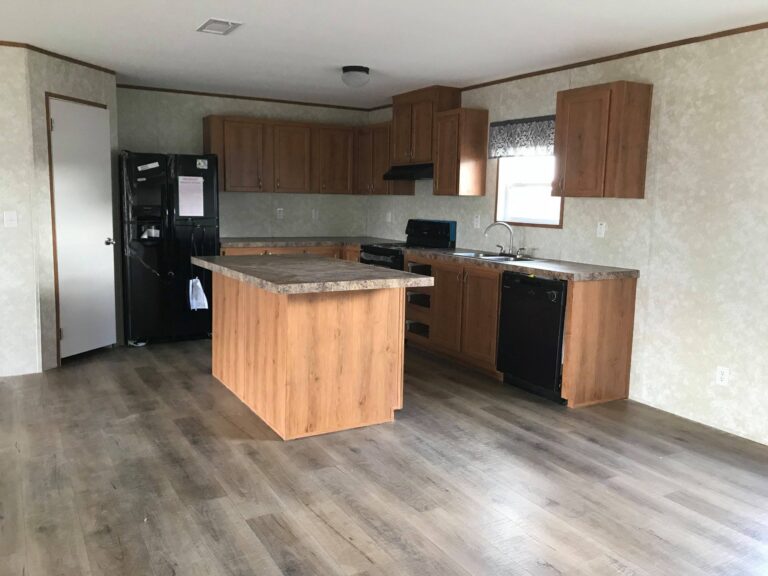 2023 Live Oak - Iron Man L-3764V - 4BR/2BA -  32x80 - 2254 sq ft - Image 4