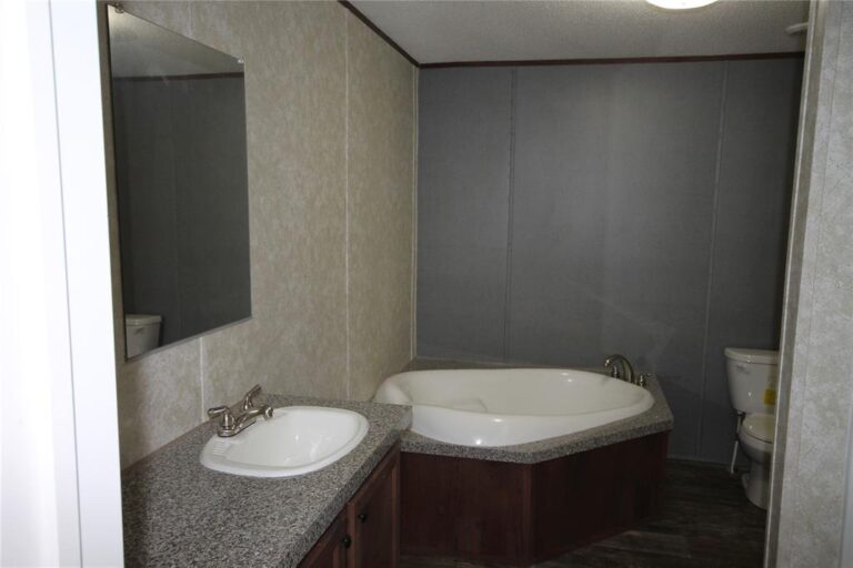 2023 Live Oak - Sonic L-2684B - 4BR/2BA - 28x72 - 1768 sq ft - Image 7