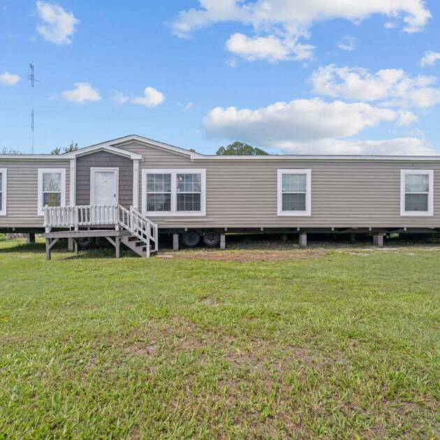 2023 Live Oak HPS Painted Sheetrock Big Horn H-3684F-PS Mobile Home- 4BR/2BA - 32X72 - 2017 sqft