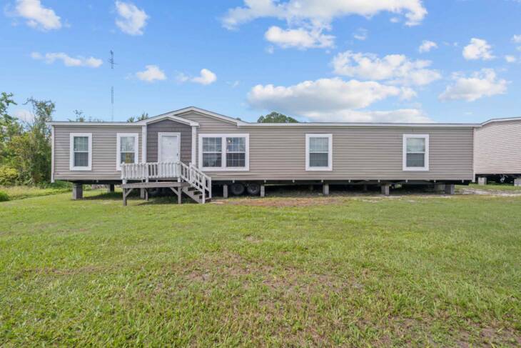 2023 Live Oak HPS Painted Sheetrock Big Horn H-3684F-PS Mobile Home- 4BR/2BA - 32X72 - 2017 sqft