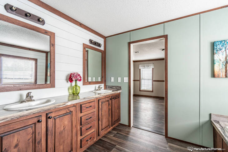 2023 Live Oak HPS Painted Sheetrock Highlander H-3764X-PS - 4BR/3BA - 32x82 - 2254 sqft - Image 3