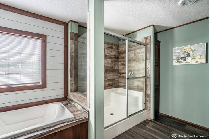 2023 Live Oak HPS Painted Sheetrock Rocky Mountain H-3705A-PS Mobile Home - 5BR/3BA-  32x74 - 2076 sqft - Image 4