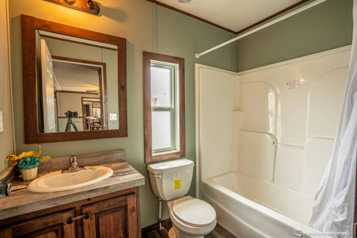 2023 Live Oak HPS Painted Sheetrock Rocky Mountain H-3705A-PS Mobile Home - 5BR/3BA-  32x74 - 2076 sqft - Image 5