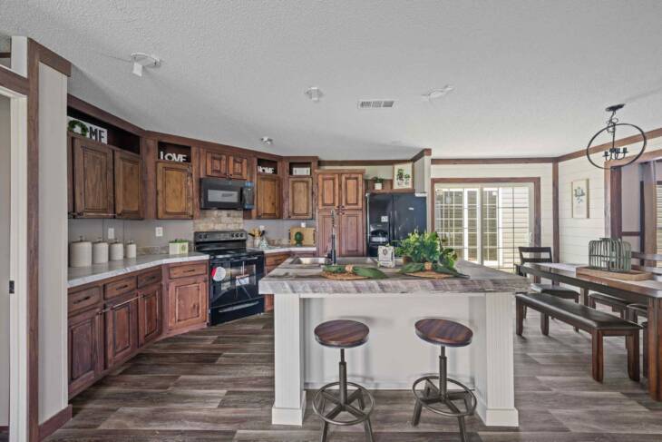 2023 Live Oak HPS Painted Sheetrock Big Horn H-3684F-PS Mobile Home- 4BR/2BA - 32X72 - 2017 sqft - Image 6