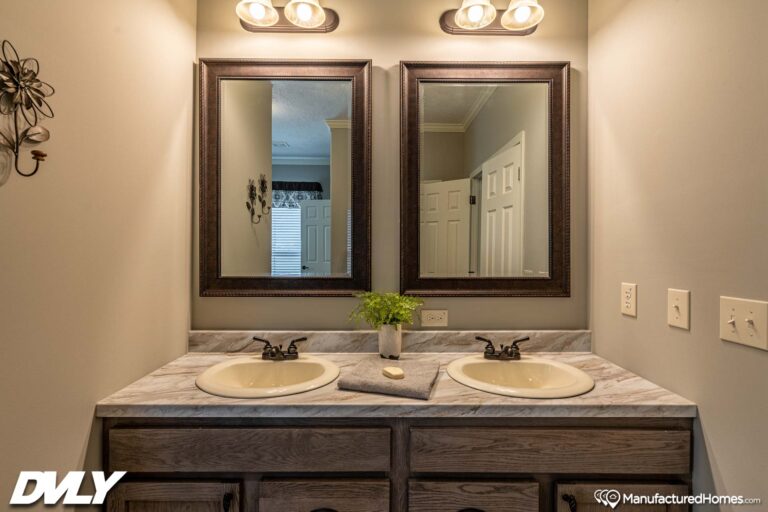 2023 Deer Valley - Briarritz Dvt-7204c Mobile Home - 3BR/2BA - 47X72 - 2580 sqft - Image 26