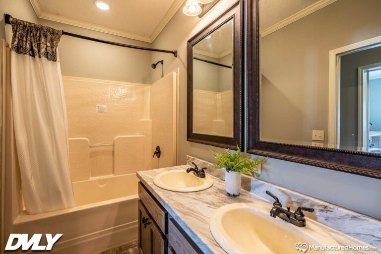 2023 Deer Valley - Briarritz Dvt-7204c Mobile Home - 3BR/2BA - 47X72 - 2580 sqft - Image 29