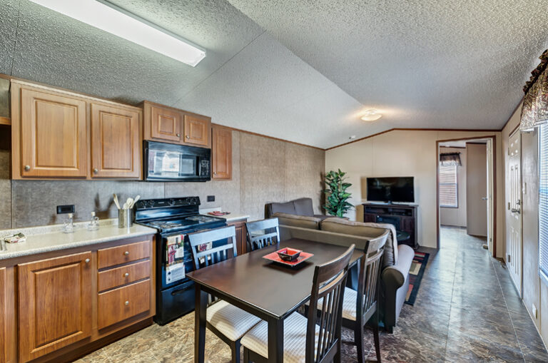 TINY / S-1256-21A 2 BEDS  1 BATHS  608 SQ. FT. - Image 3