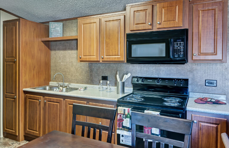 TINY / S-1256-21A 2 BEDS  1 BATHS  608 SQ. FT. - Image 4