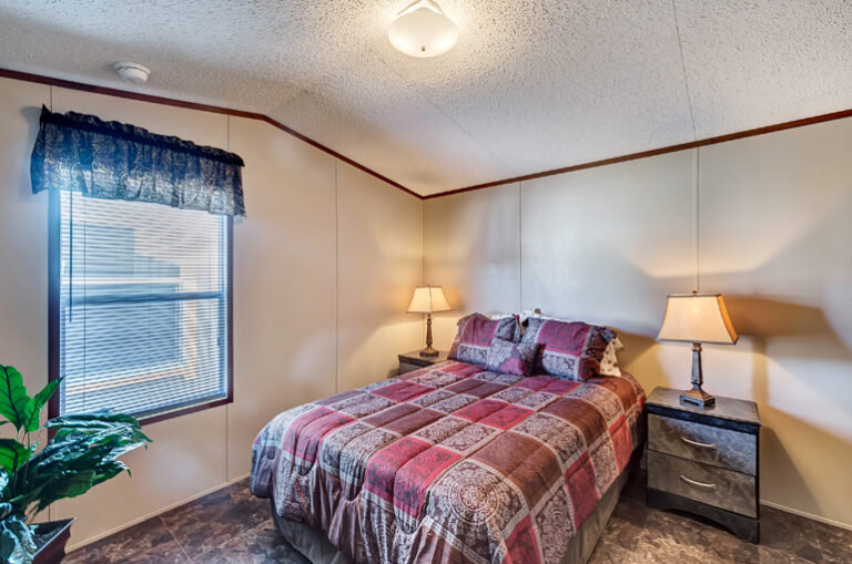 TINY / S-1256-21A 2 BEDS  1 BATHS  608 SQ. FT. - Image 5
