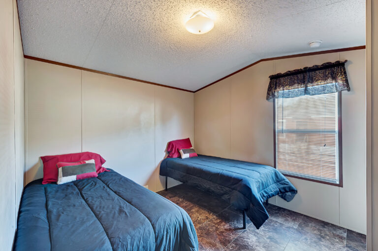 TINY / S-1256-21A 2 BEDS  1 BATHS  608 SQ. FT. - Image 8