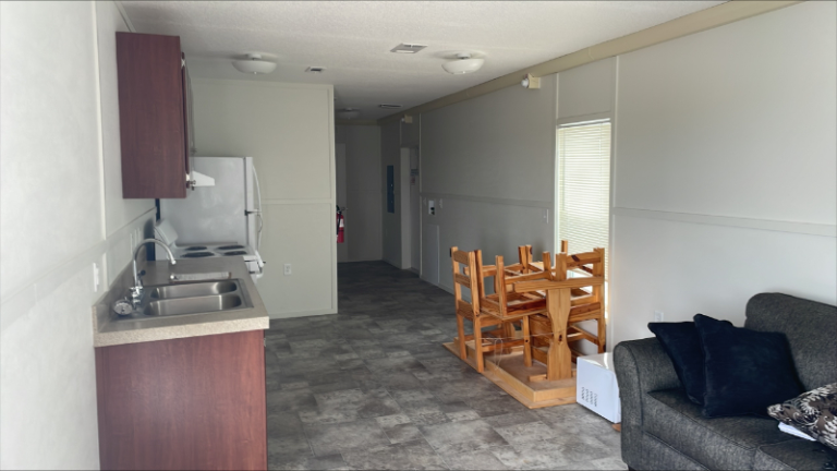 2018 Scotbilt Furnished Mobile 2BA/1BR -12x60 - 720 sqft - Washer & Dryer Hookup - Image 4