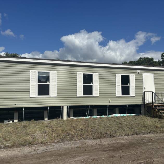 Live Oak - Dash 3 X-5663D  Mobile Home - 3BR/2BA - 16x70 - 979 sq ft - 0.625 acre  Lot - Punta Gorda, FL