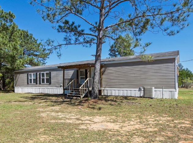 2015 Clayton Manufactured Home with 3 bedrooms, 2 bathrooms, 1216 sqft, 76 x 16 layout, Windzone 2 rating, land included.
