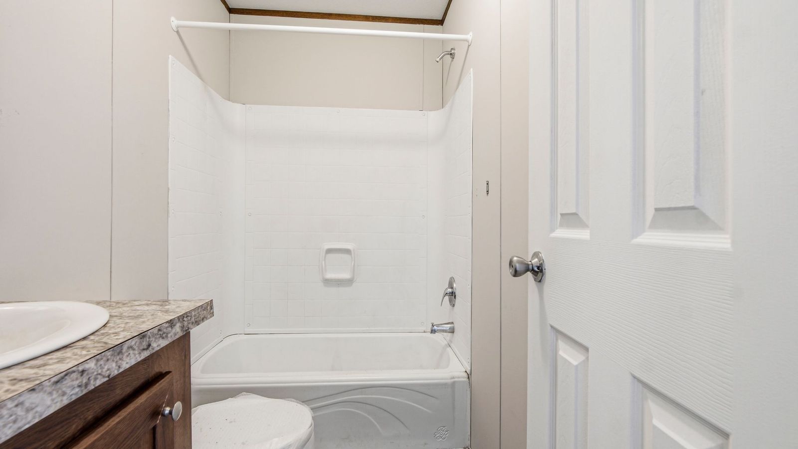 2015 Clayton Manufactured Home with 3 bedrooms, 2 bathrooms, 1216 sqft, 76 x 16 layout, Windzone 2 rating, land included. - Image 10