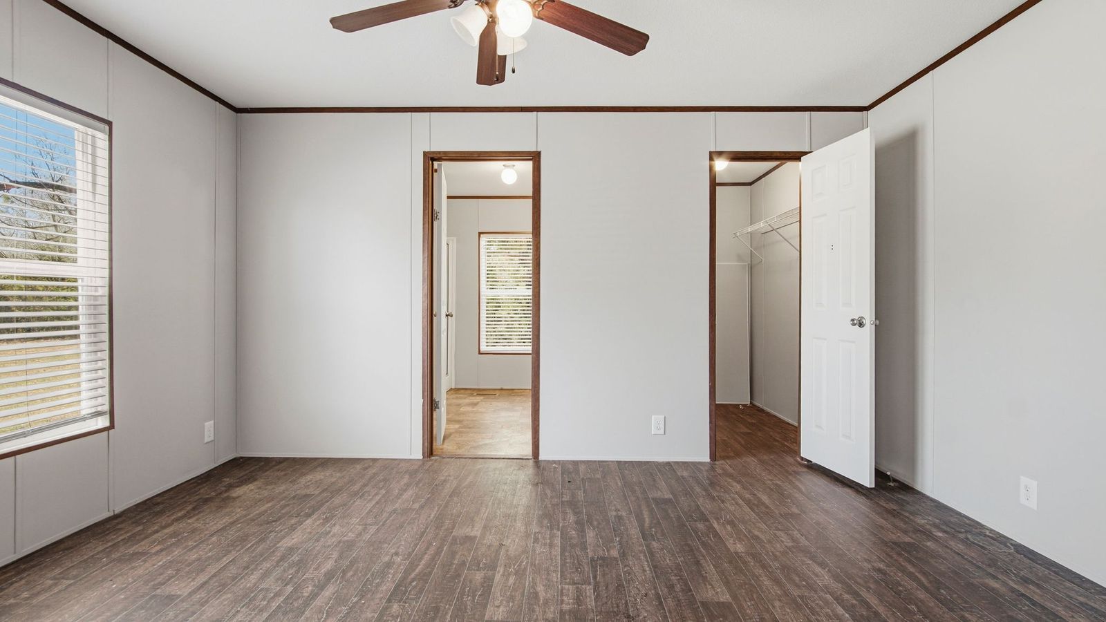 2015 Clayton Manufactured Home with 3 bedrooms, 2 bathrooms, 1216 sqft, 76 x 16 layout, Windzone 2 rating, land included. - Image 4