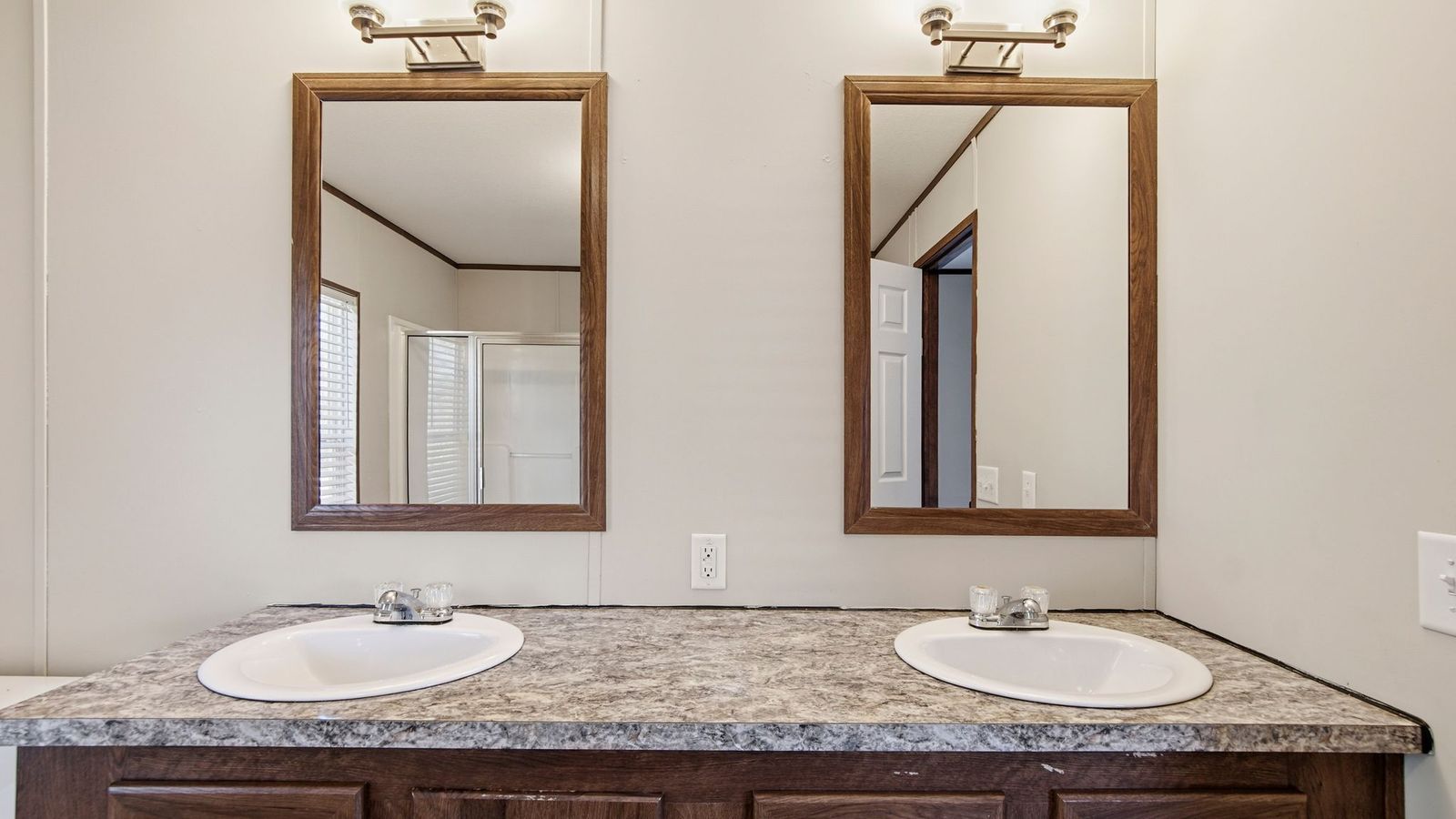 2015 Clayton Manufactured Home with 3 bedrooms, 2 bathrooms, 1216 sqft, 76 x 16 layout, Windzone 2 rating, land included. - Image 6